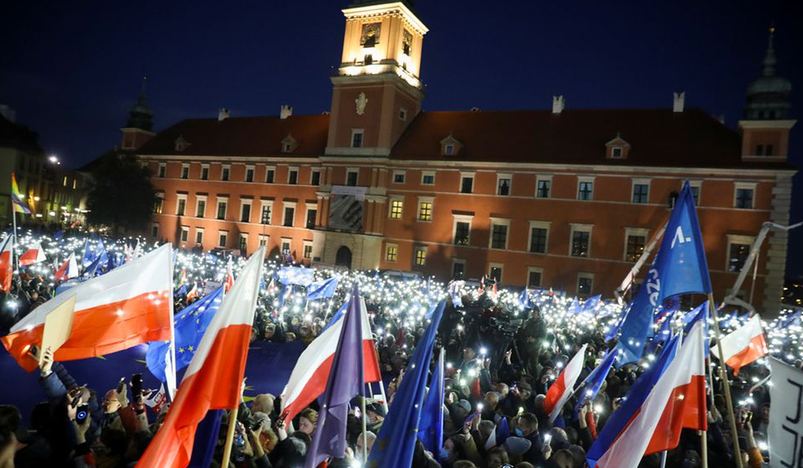 Poles demonstrate in support of EU membership
